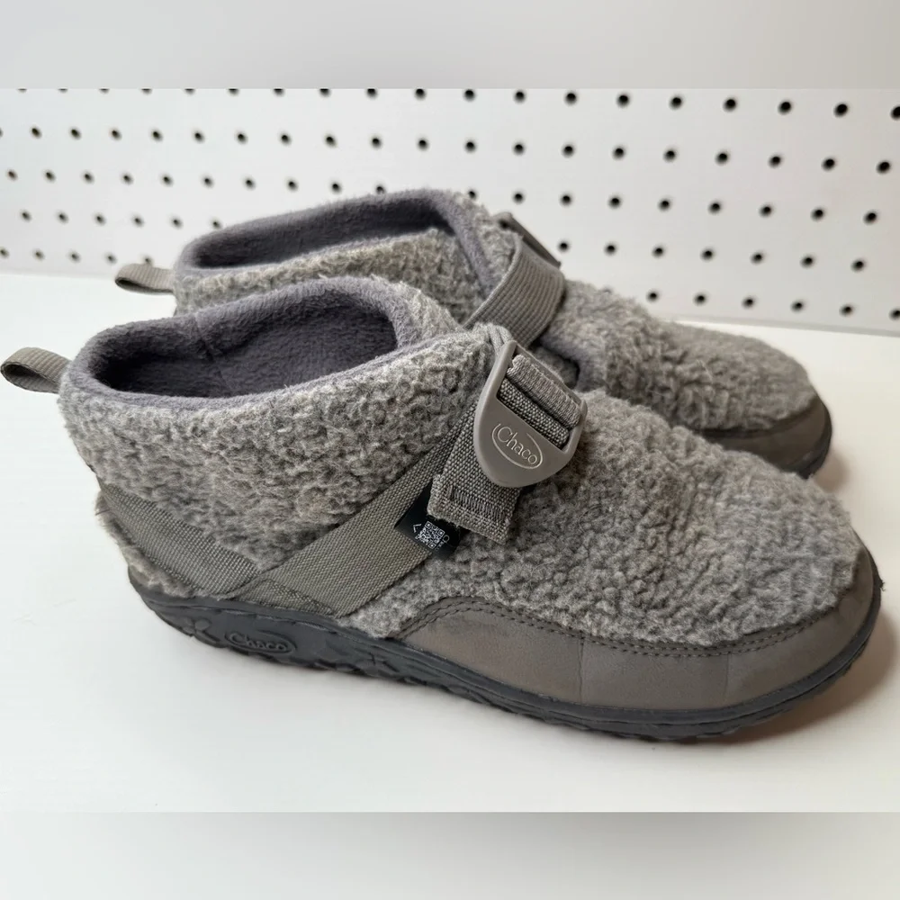 Chaco Kids Ramble Fluff Slippers Gray Size 5.5 Casual Loungewear Cozy Cabincore